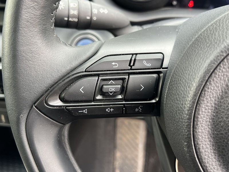 Toyota Yaris Hybrid Z - U11492
