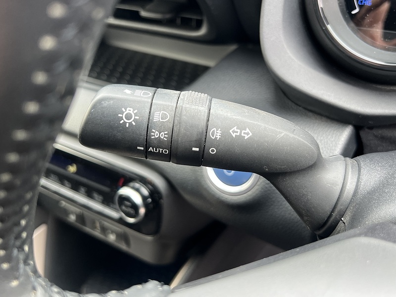 Toyota Yaris Hybrid Z - U11492