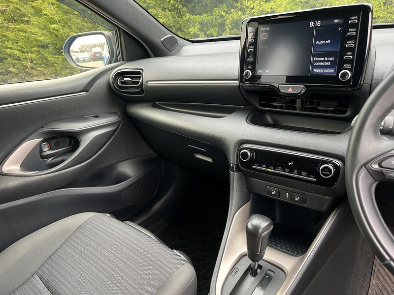 Toyota Yaris Hybrid Z - U11492