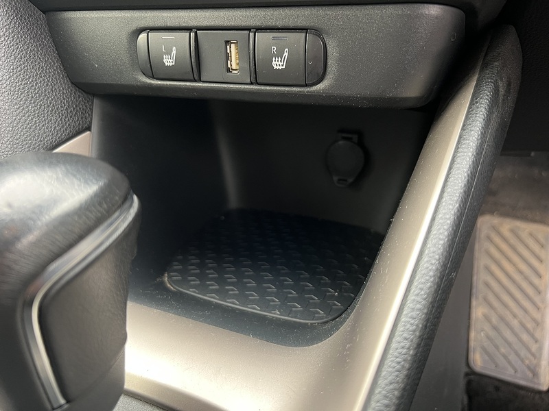 Toyota Yaris Hybrid Z - U11492