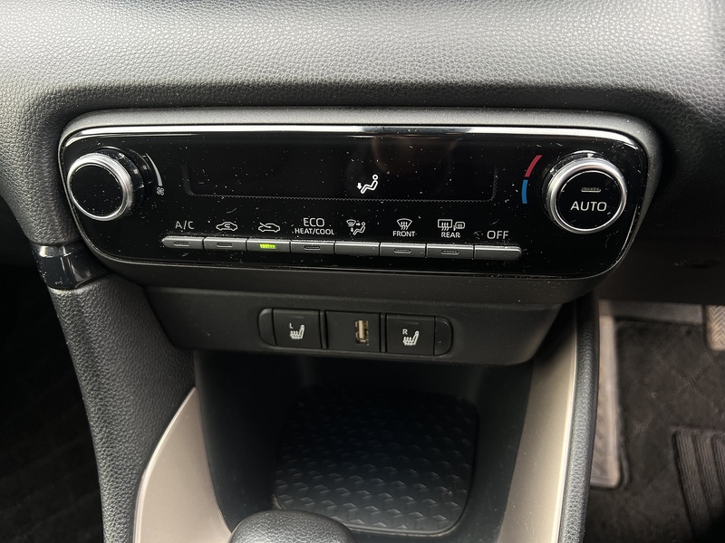 Toyota Yaris Hybrid Z - U11492