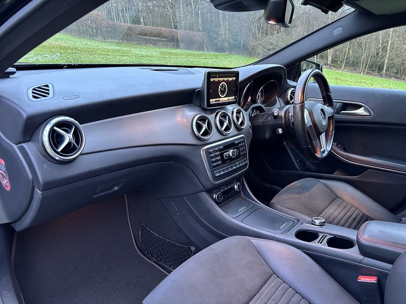 Mercedes-Benz Gla-Class Gla 250 4Matic Amg Line - U11495