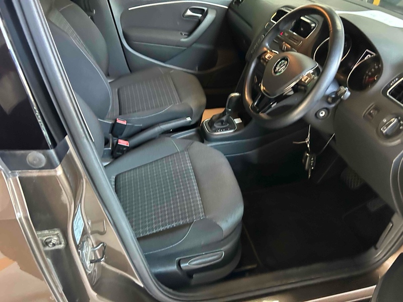 Volkswagen Polo 5D - U11511