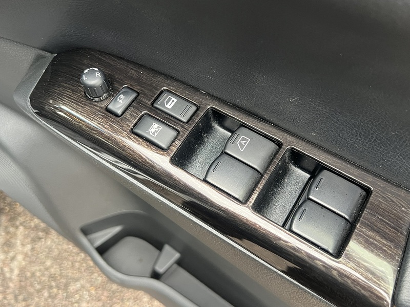 Nissan Elgrand 5D 250 Highway Star - U11524