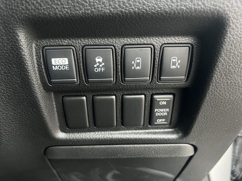 Nissan Elgrand 5D 250 Highway Star - U11524