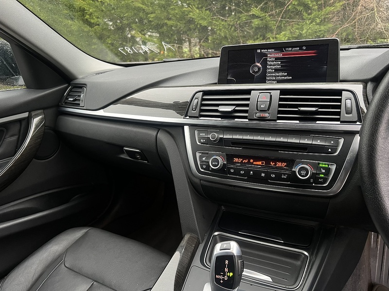 BMW 3 Series 320D Luxury Touring - U11525