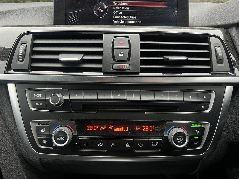 BMW 3 Series 320D Luxury Touring - U11525