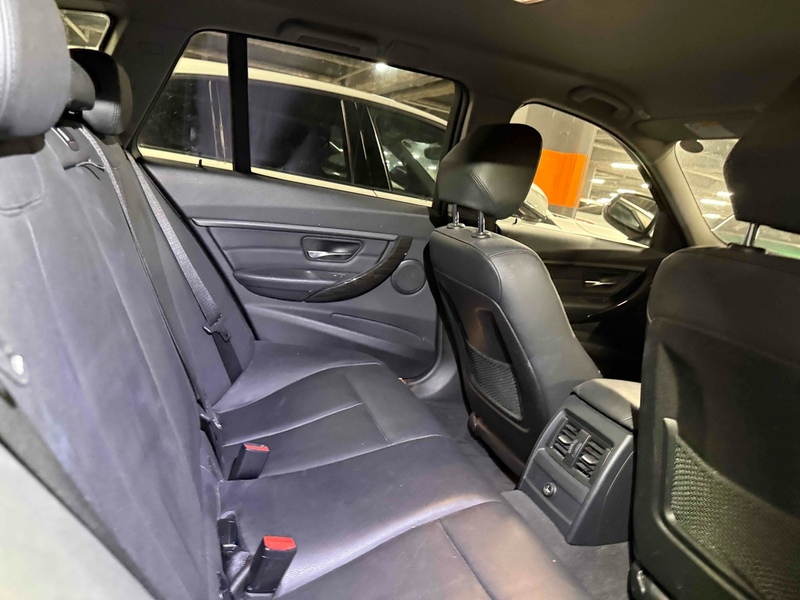 BMW 3 Series 320D Luxury Touring - U11525