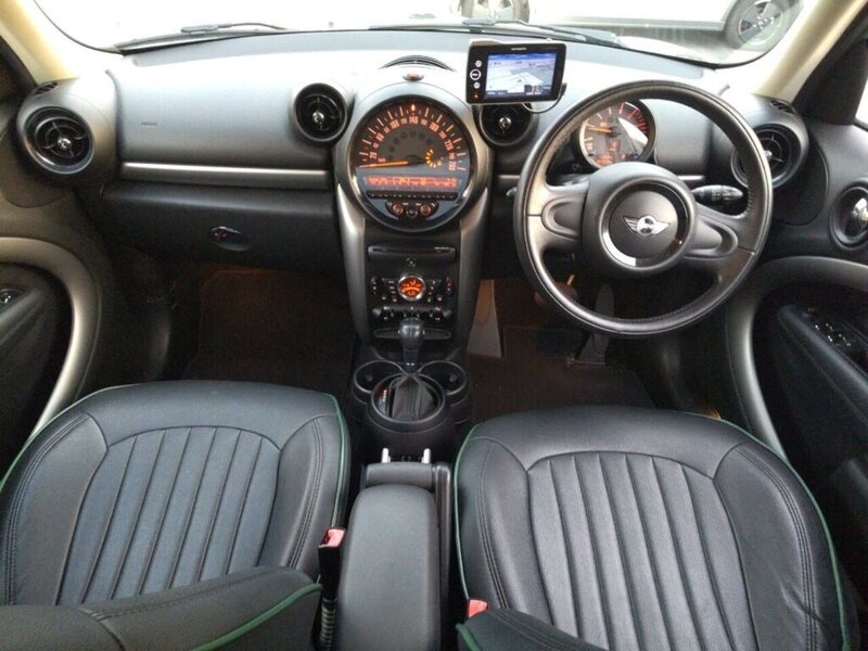 Mini Cooper Crossover 5D - U11526