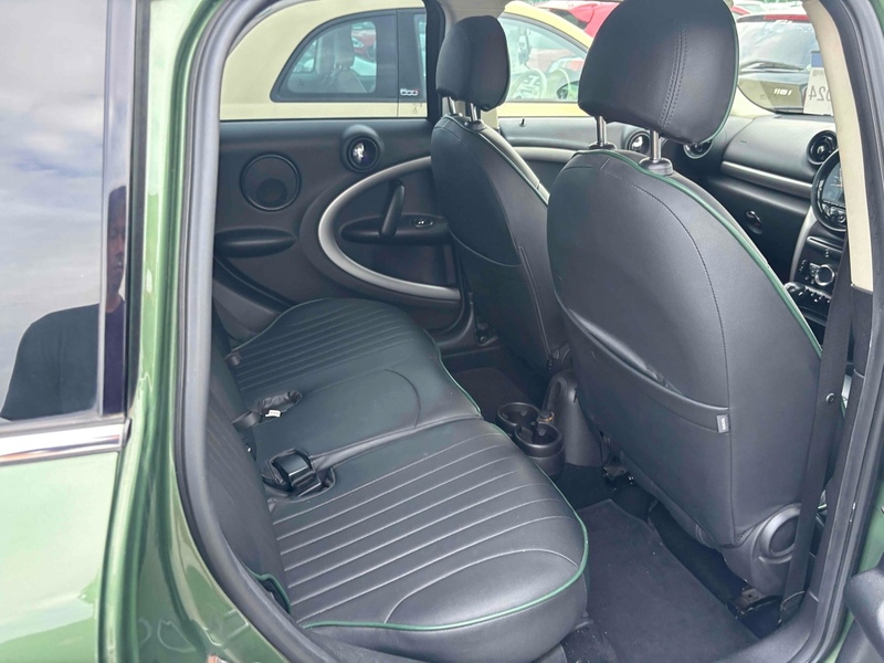 Mini Cooper Crossover 5D - U11526