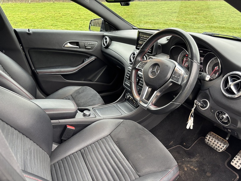 Mercedes-Benz Cla CLA250 - U11527