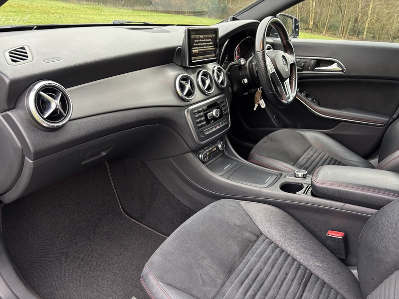 Mercedes-Benz Cla CLA250 - U11527