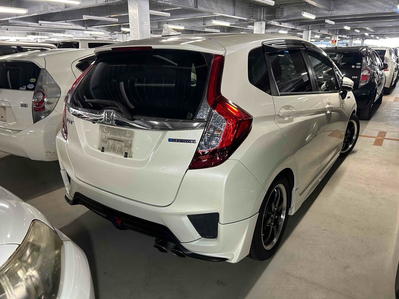 Honda Fit Hybrid L Package - U11529
