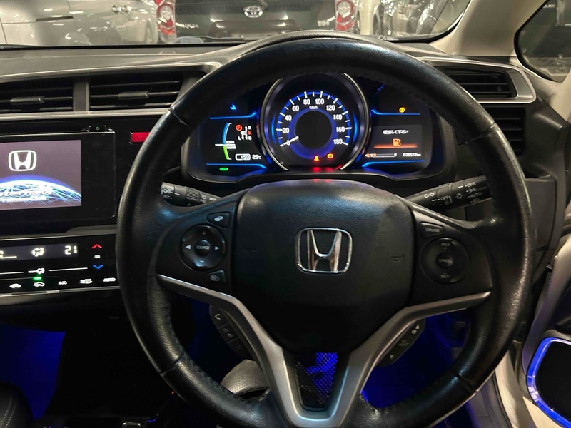 Honda Fit Hybrid L Package - U11529