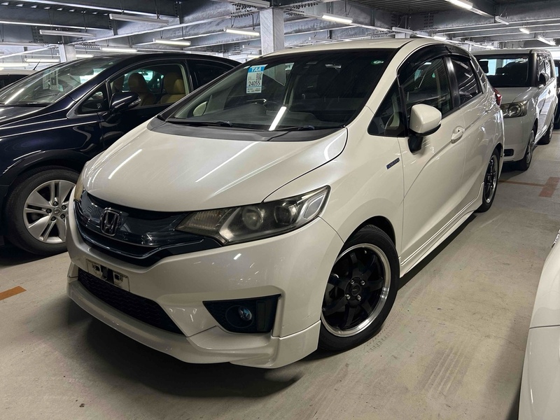 Honda Fit Hybrid L Package - U11529