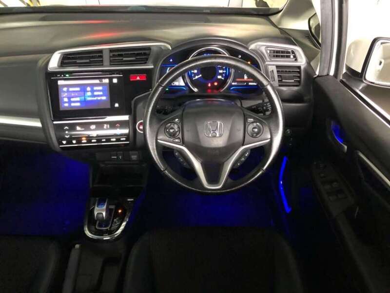 Honda Fit Hybrid L Package - U11529