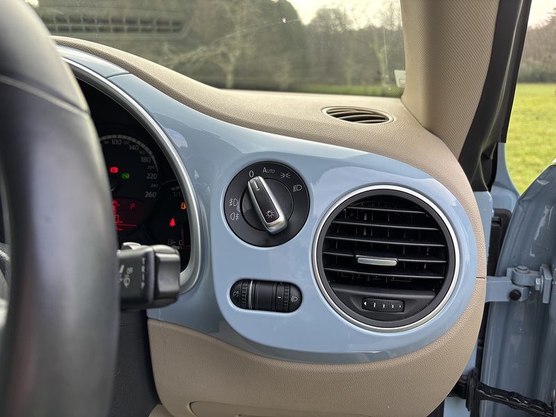 Volkswagen Beetle  - U11530