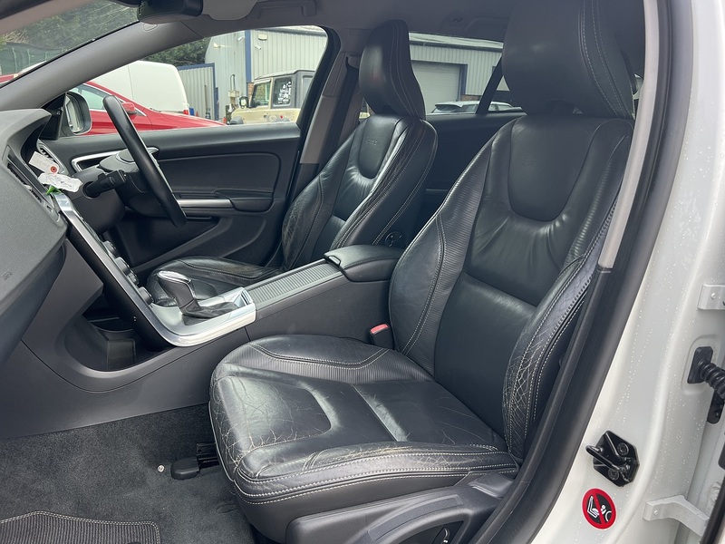 Volvo V60 T4 R-Design - U11532