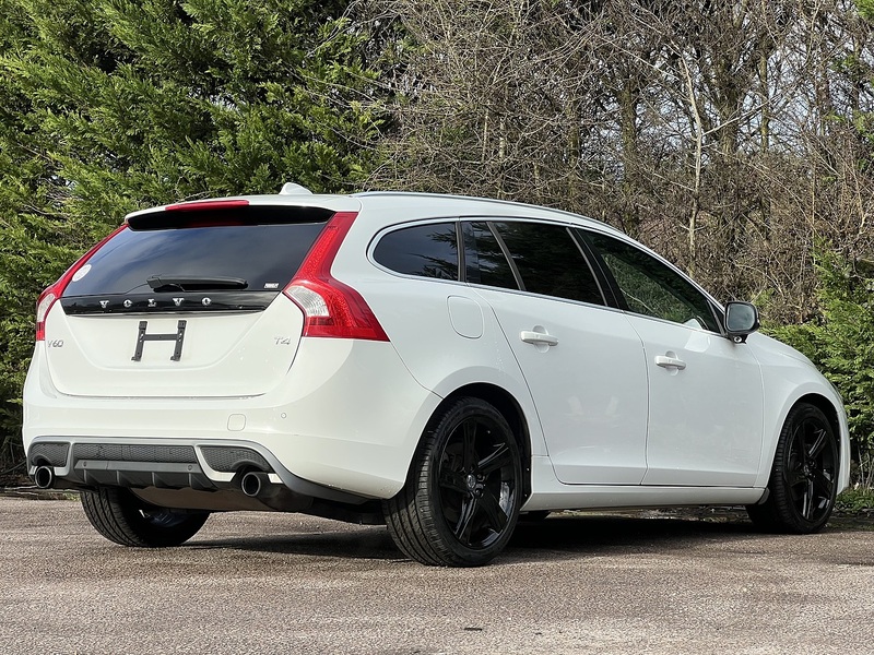 Volvo V60 T4 R-Design - U11532