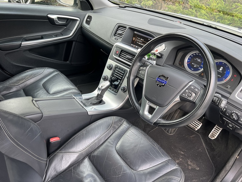 Volvo V60 T4 R-Design - U11532