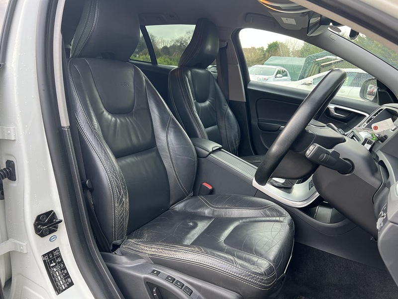 Volvo V60 T4 R-Design - U11532
