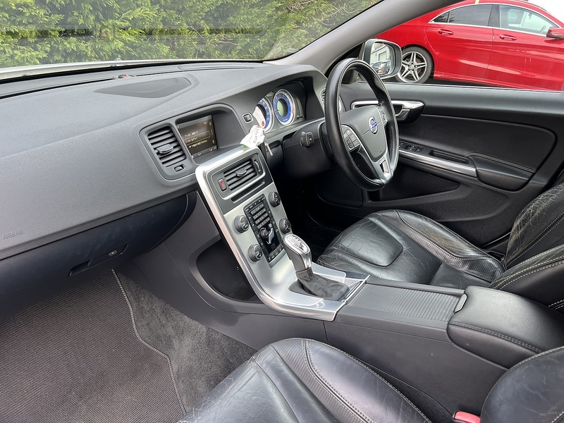 Volvo V60 T4 R-Design - U11532