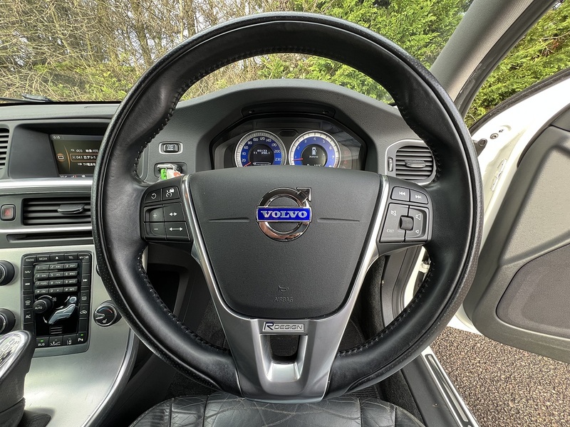 Volvo V60 T4 R-Design - U11532