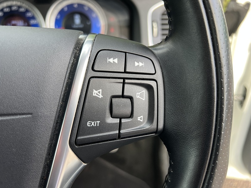 Volvo V60 T4 R-Design - U11532