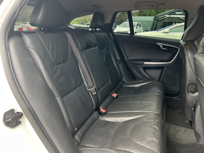 Volvo V60 T4 R-Design - U11532