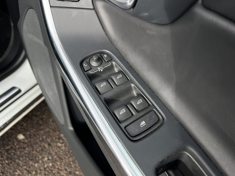 Volvo V60 T4 R-Design - U11532