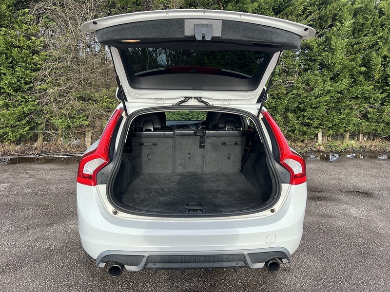 Volvo V60 T4 R-Design - U11532