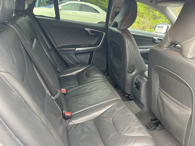 Volvo V60 T4 R-Design - U11532