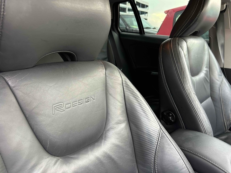 Volvo V60 T4 R-Design - U11532