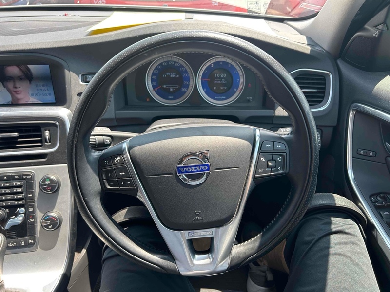 Volvo V60 T4 R-Design - U11532