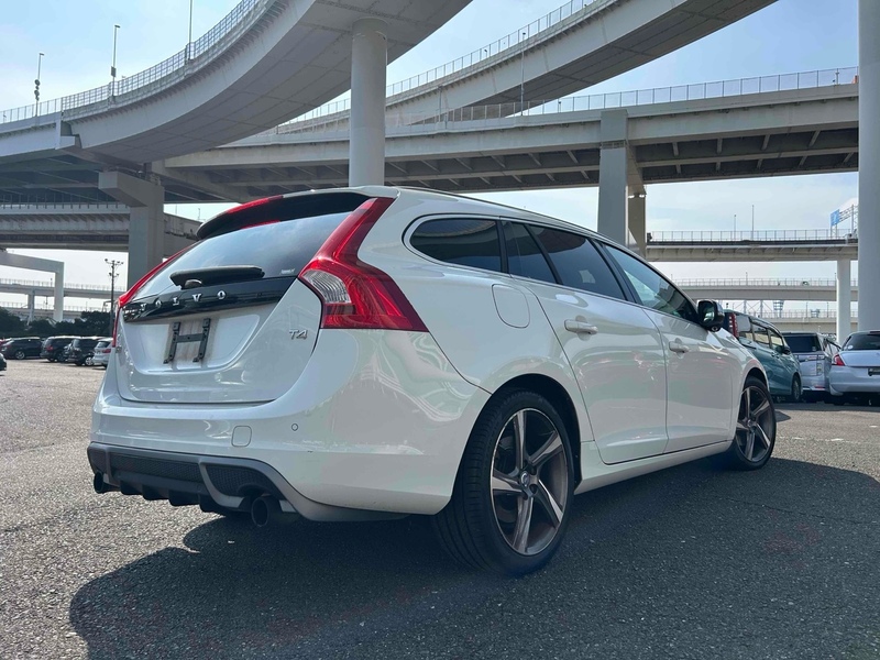 Volvo V60 T4 R-Design - U11532