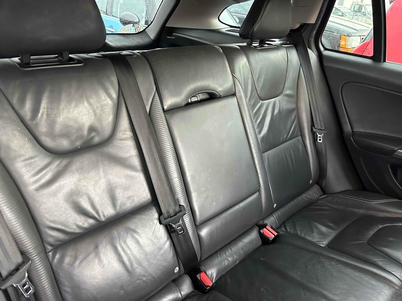 Volvo V60 T4 R-Design - U11532