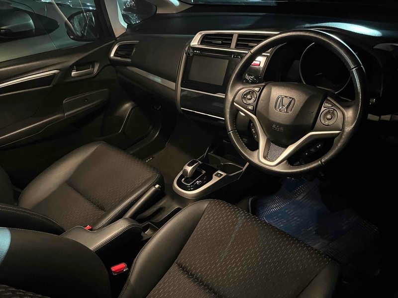 Honda Fit Hybrid L Package - U11535