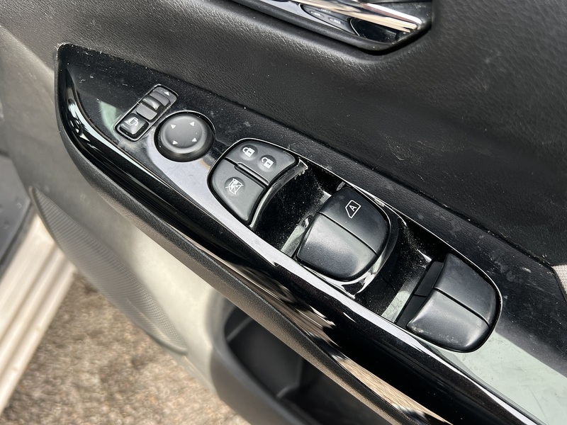 Nissan Serena 5D Highway Star G - U11547
