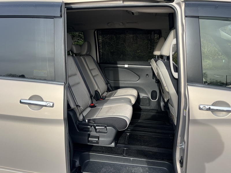 Nissan Serena 5D Highway Star G - U11547