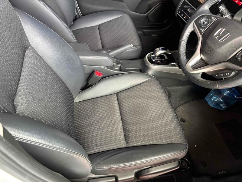 Honda Fit Hybrid L Package - U11551