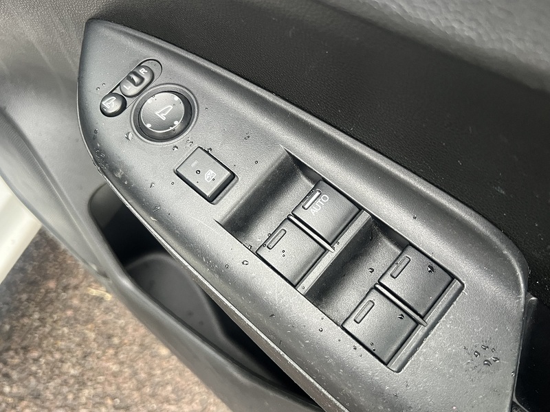 Honda Fit Hybrid L Package - U11551