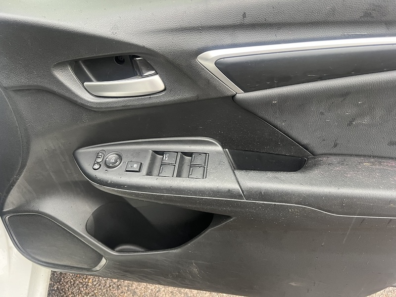 Honda Fit Hybrid L Package - U11551