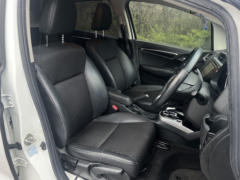 Honda Fit Hybrid L Package - U11551