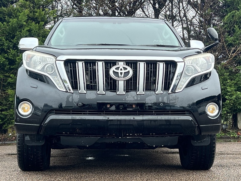 Toyota Land Cruiser Invincible D-4D - U11553