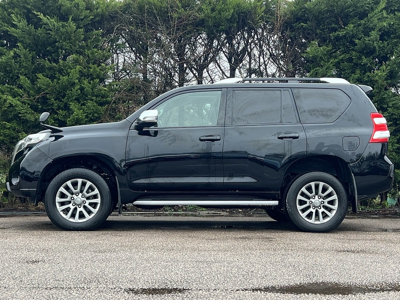 Toyota Land Cruiser Invincible D-4D - U11553