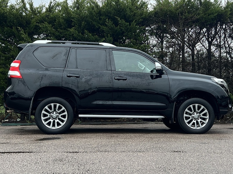 Toyota Land Cruiser Invincible D-4D - U11553