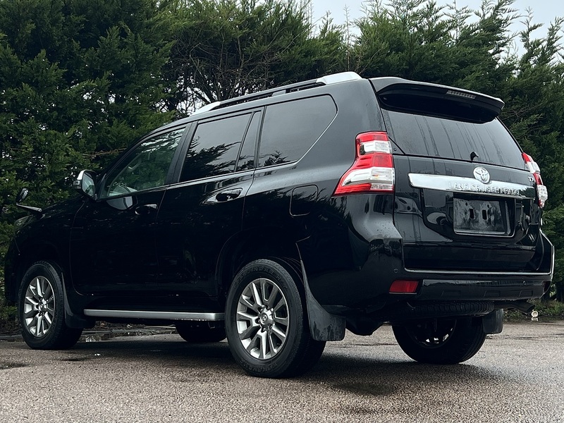 Toyota Land Cruiser Invincible D-4D - U11553