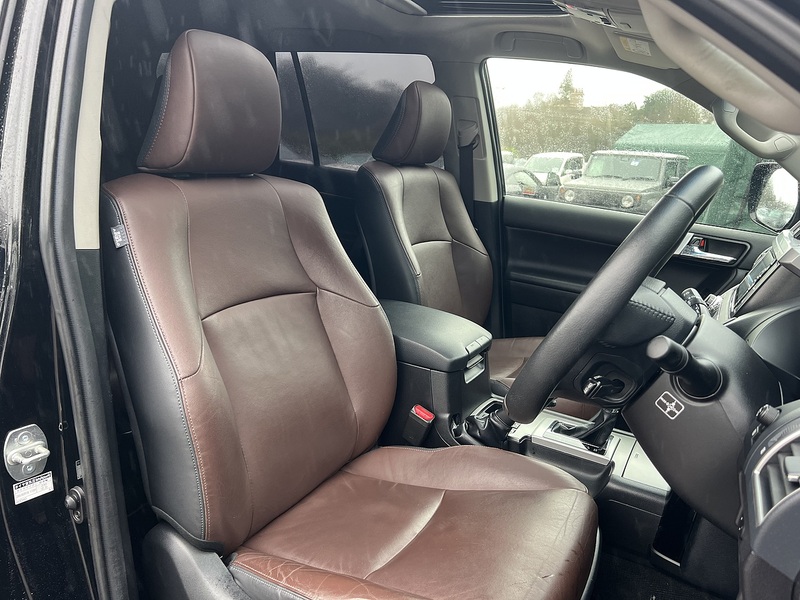 Toyota Land Cruiser Invincible D-4D - U11553