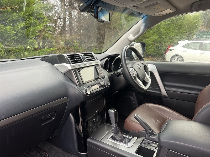 Toyota Land Cruiser Invincible D-4D - U11553