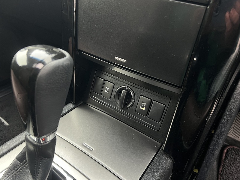 Toyota Land Cruiser Invincible D-4D - U11553